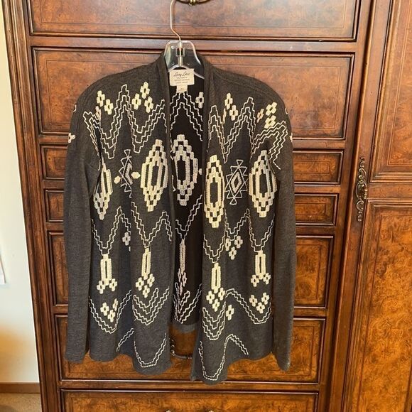 𝅺lucky Lotus Aztec dark gray open front cardigan. - Picture 2 of 11
